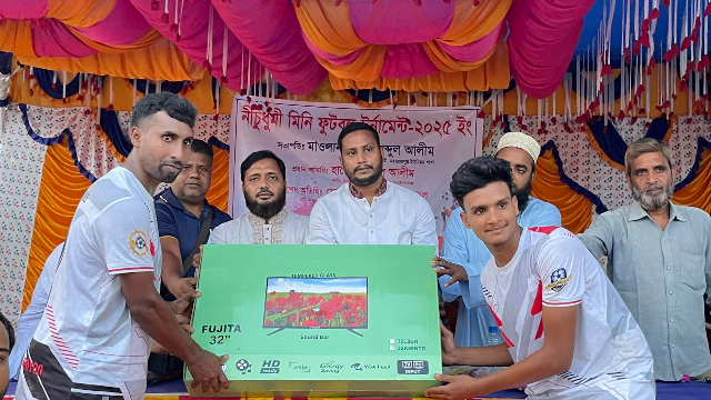 ২৪ দলের লড়াইয়ে সেরা মহানন্দা ইউনাইটেড ফুটবল দল