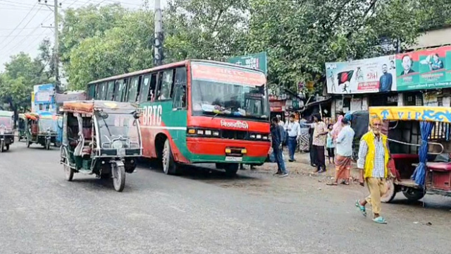 ৩ দিন পর চাঁপাইনবাবগঞ্জ-রাজশাহী রুটে বাস চলাচল স্বাভাবিক