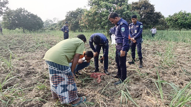 চাঁপাইনবাবগঞ্জের শিবগঞ্জে আঁখ ক্ষেত থেকে কঙ্কাল উদ্ধার