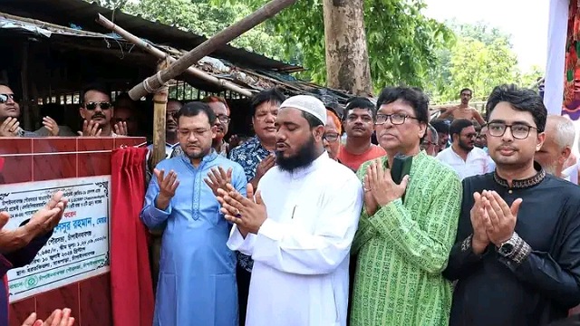 চাঁপাইনবাবগঞ্জ পৌরসভার রাস্তা ও ড্রেন নির্মাণ কাজের উদ্বোধন 