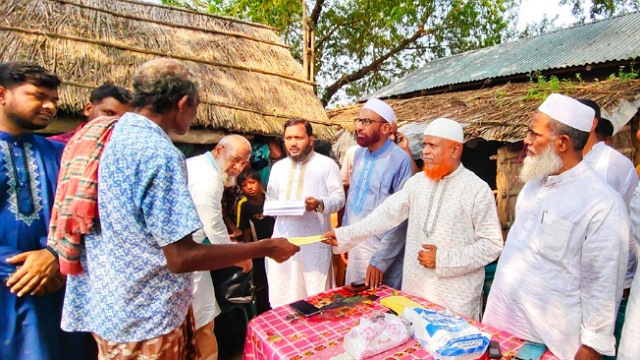 চাঁপাইনবাবগঞ্জে বন্যায় ক্ষতিগ্রস্ত চারশত পরিবারে জামায়াতের আর্থিক সহায়তা