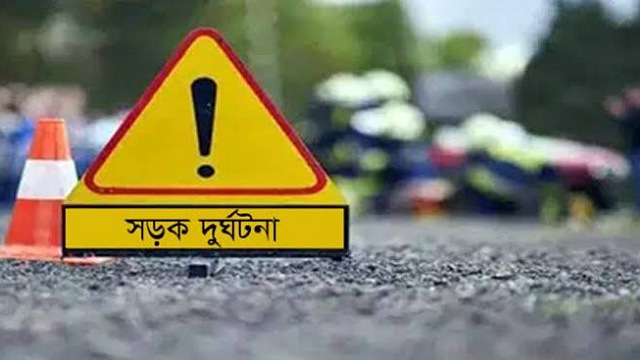 চাঁপাইনবাবগঞ্জে বাস-মাইক্রো-ভুটভুটির সংঘর্ষ আহত চার