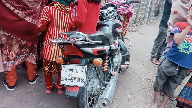 চাঁপাইনবাবগঞ্জে পৃথক সড়ক দূর্ঘটনায় বাবা-ছেলেসহ তিন জনের মৃত্যু