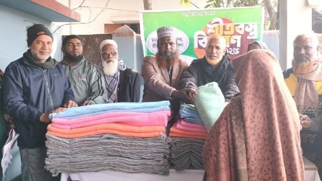 শ্রমিক কল্যাণ ফেডারেশনের উদ্যোগে শীতবস্ত্র বিতরণ 