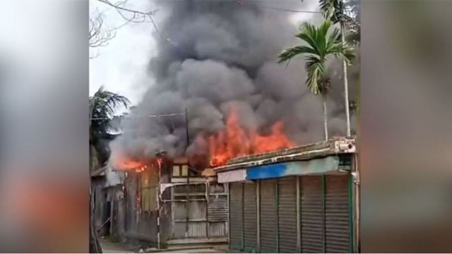 মহানবী (সা.) কে নিয়ে কটুক্তি মাজারে হামলা ও অগ্নিসংযোগ 