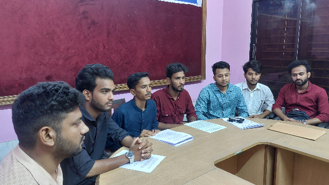 চাঁপাইনবাবগঞ্জে বৈষম্যবিরোধী ছাত্র আন্দোলনের সংবাদ সম্মেলন