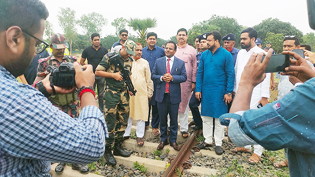 রহনপুর রেলবন্দর পরিদর্শনে ভারতীয় সহকারী হাইকমিশনার